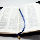 Библия каноническая 045 JZ (джинсовый переплет с молнией и вышивкой)